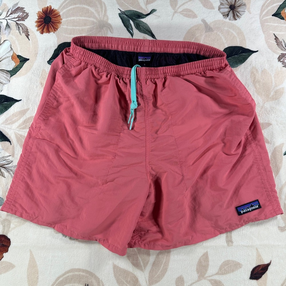 Patagonia Mens Baggies Shorts 57021 Coral Pink Lined 5in Drawstring Size Small